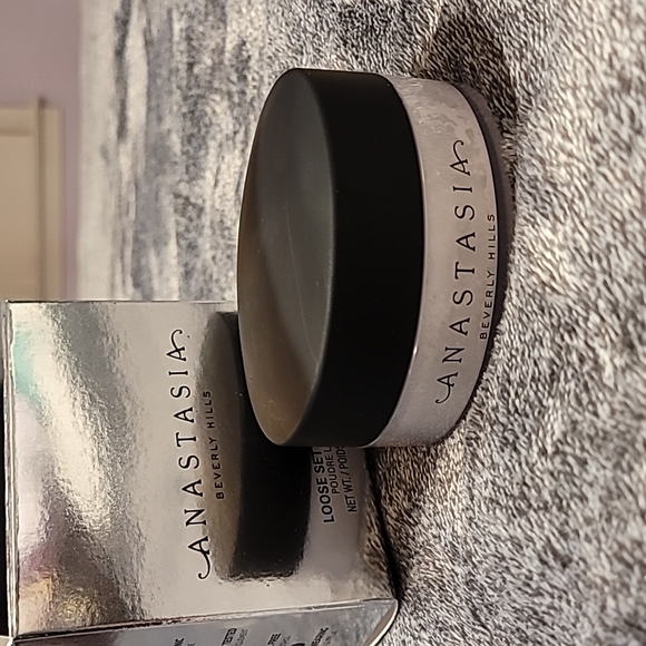 🎉HPx7🎉 ABH Loose Setting Powder - Picture 2 of 3